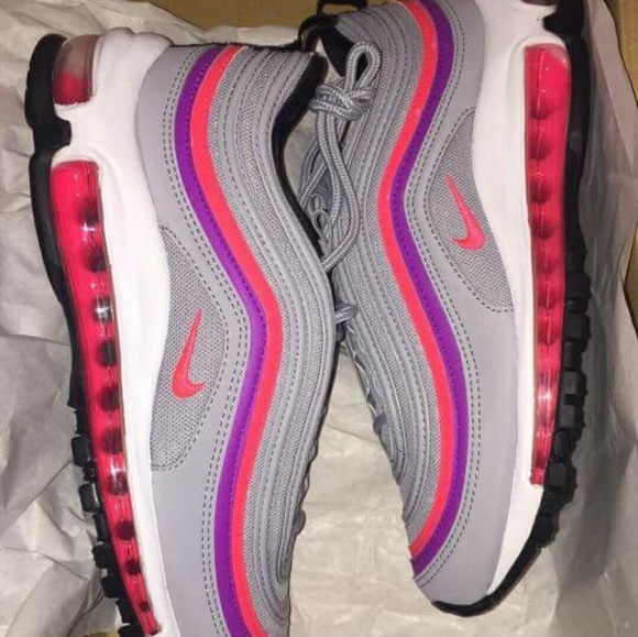 female air max
